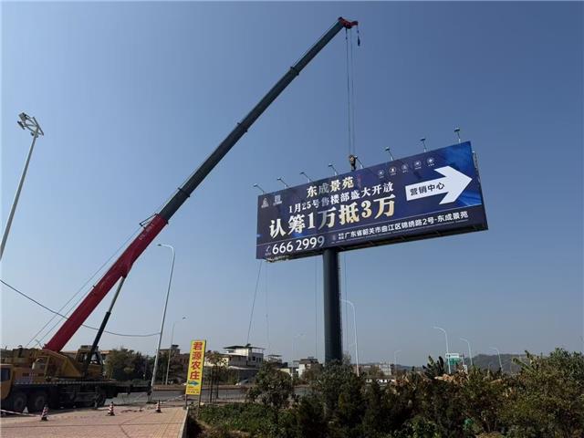 广东韶关的单立柱广告牌制